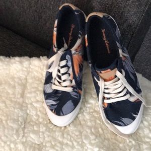 Tommy Bahama Sneakers